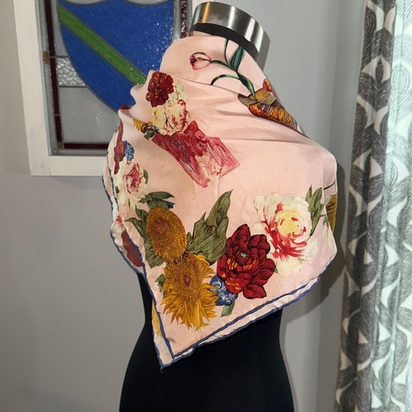 Stunning 100% Silk Scarf/ Flowerpot Design - Picture 2 of 6